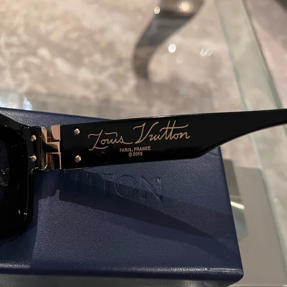 Louis Vuitton Black Sunglasses with Gold Details - Picture 6 of 11